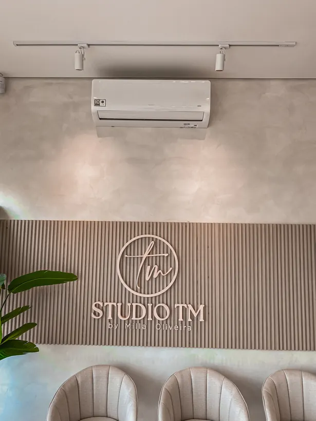 Split instalado na recepção de um estúdio